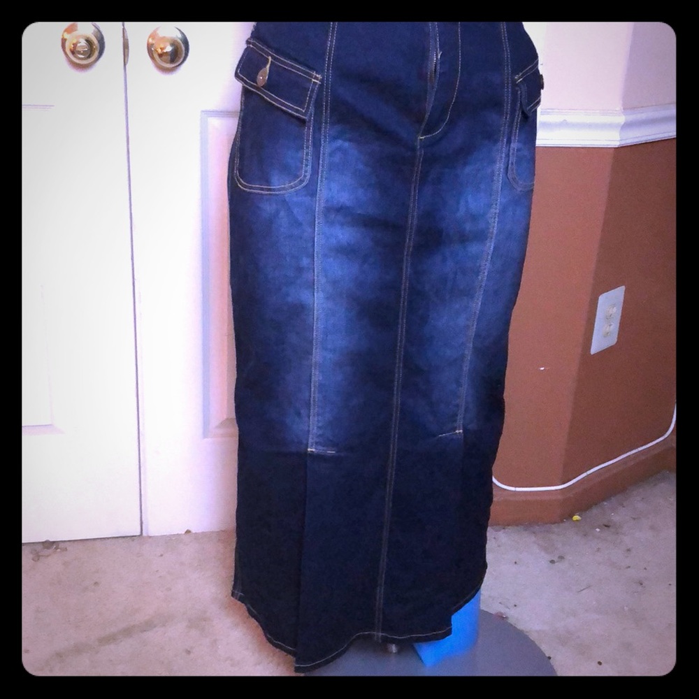 Long denim skirt. ashds20